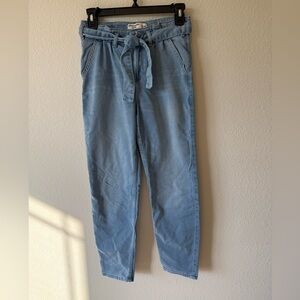 Abercrombie Kids Light Wash High-Rise Girlfriend Jeans, size 13/14